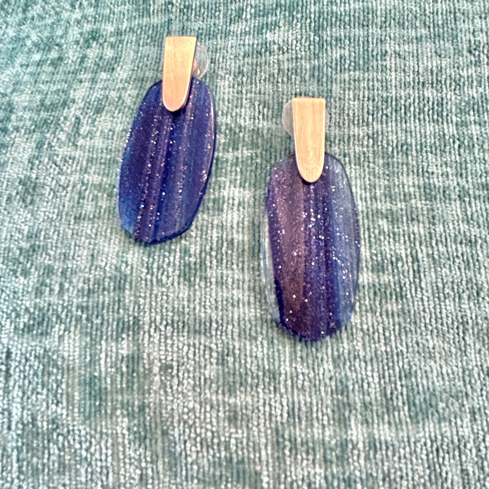 Kendra Scott Aragon Earrings in Rose Gold and Navy Dusted Glass. Free Shipping.